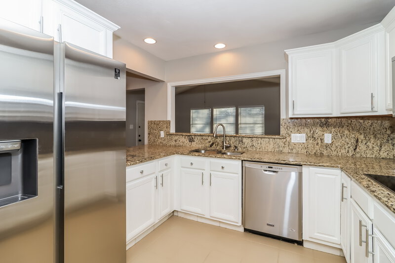 2,445/Mo, 2715 Hilldale Blvd Arlington, TX 76016 Kitchen View 2