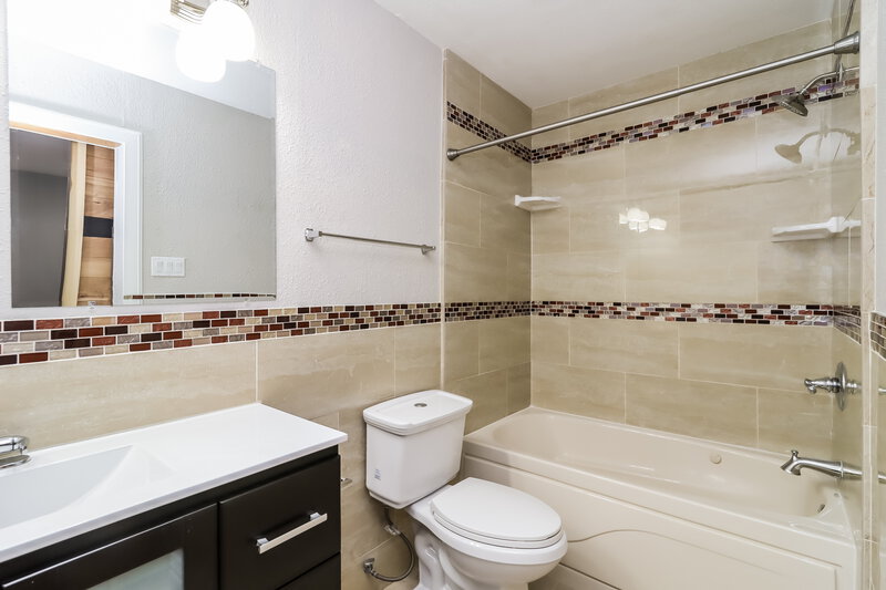 2,445/Mo, 2715 Hilldale Blvd Arlington, TX 76016 Main Bathroom View