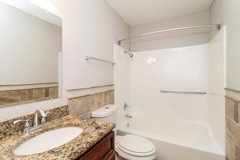 2,445/Mo, 2715 Hilldale Blvd Arlington, TX 76016 Bathroom View