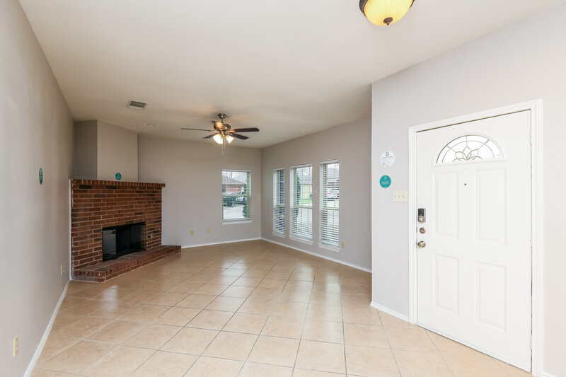 2,755/Mo, 522 San Pedro Ave Duncanville, TX 75137 Living Room View