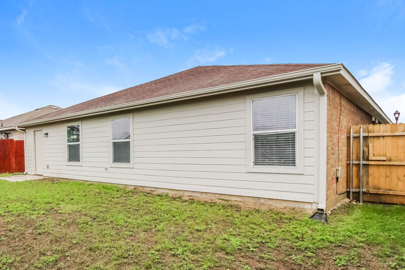 2,305/Mo, 4036 Tiburon St Fort Worth, TX 76106 Rear View