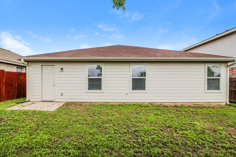 2,305/Mo, 4036 Tiburon St Fort Worth, TX 76106 Rear View 2