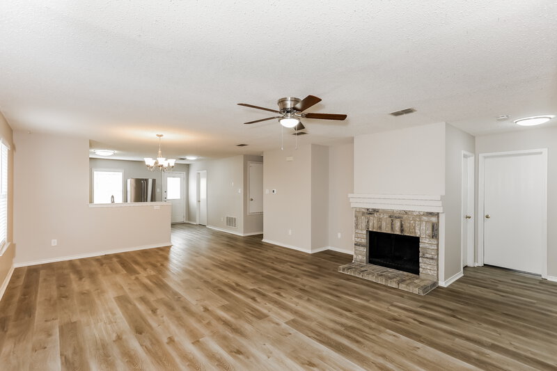 2,315/Mo, 1032 Bannack Dr Arlington, TX 76001 Living Room View