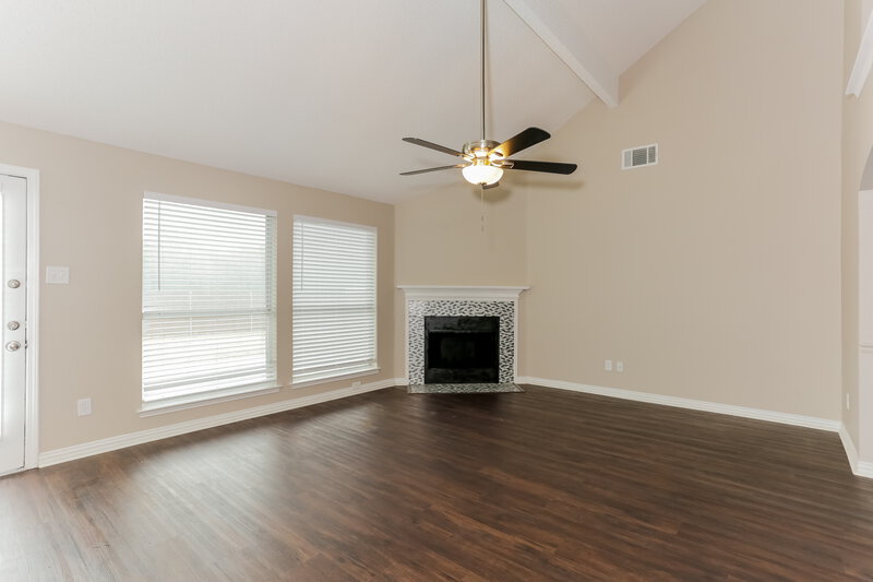 2,980/Mo, 6725 White Tail Ln Arlington, TX 76002 Living Room View