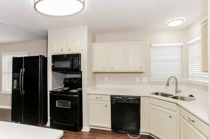 2,980/Mo, 6725 White Tail Ln Arlington, TX 76002 Kitchen View