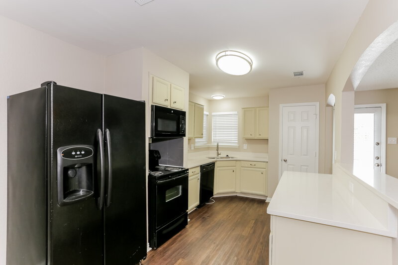 2,980/Mo, 6725 White Tail Ln Arlington, TX 76002 Kitchen View 2