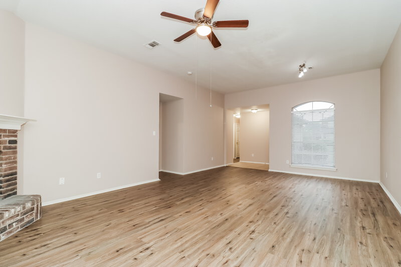 3,310/Mo, 7300 Fossil Garden Dr Arlington, TX 76002 Living Room View
