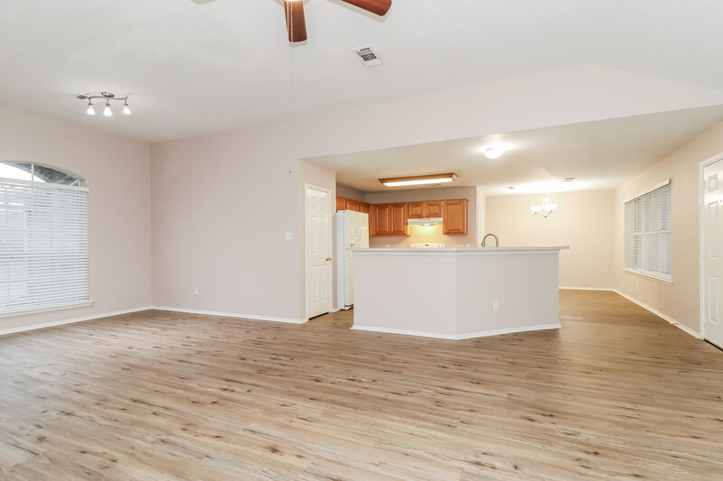3,310/Mo, 7300 Fossil Garden Dr Arlington, TX 76002 Living Room View 2
