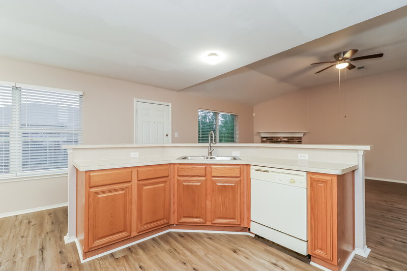 3,310/Mo, 7300 Fossil Garden Dr Arlington, TX 76002 Kitchen View 2