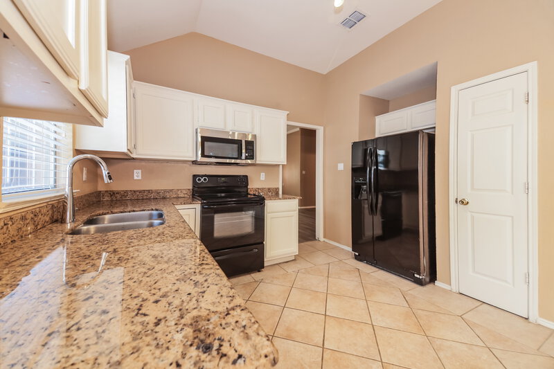 2,790/Mo, 4713 Baton Rouge Blvd Frisco, TX 75035 Kitchen View 2