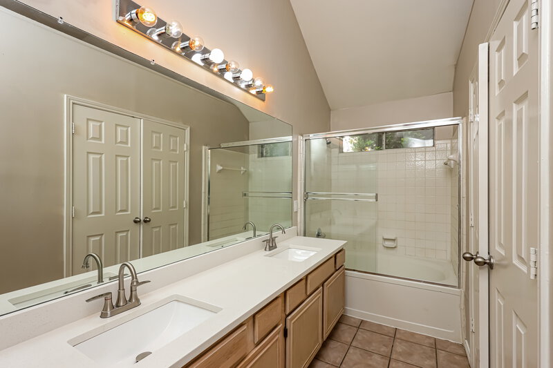 2,325/Mo, 10205 Concord Dr Frisco, TX 75035 Main Bathroom View