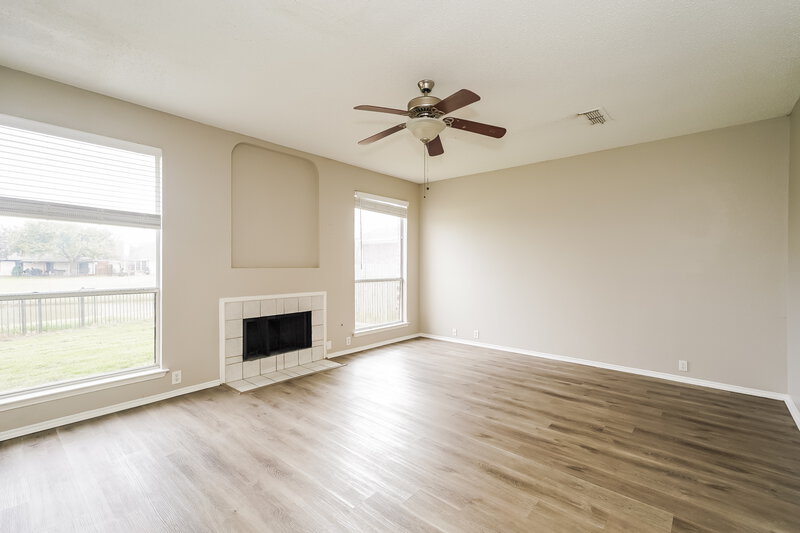 2,375/Mo, 2616 Lonesome Oak Dr Corinth, TX 76208 Living Room View 2