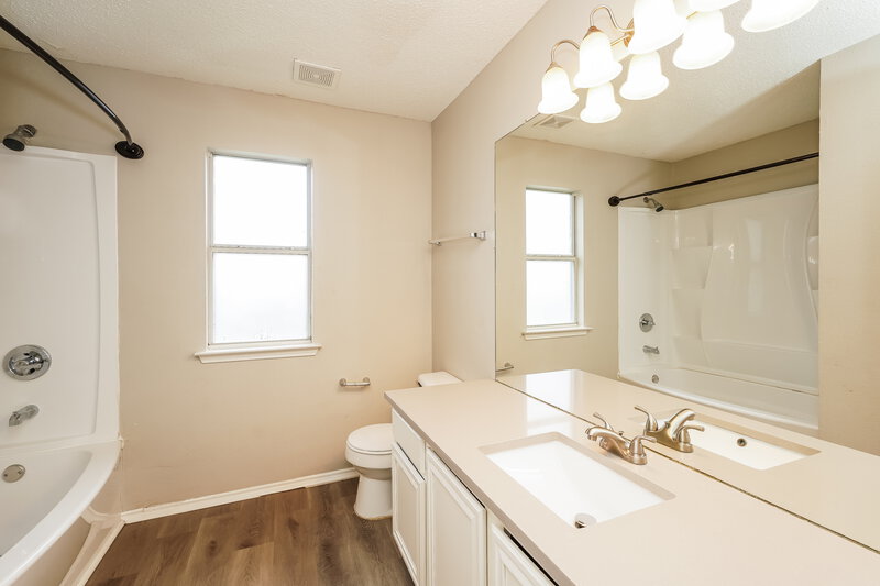 2,375/Mo, 2616 Lonesome Oak Dr Corinth, TX 76208 Bathroom View