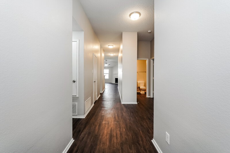 2,270/Mo, 500 Prairie Gulch Dr Fort Worth, TX 76140 Foyer View