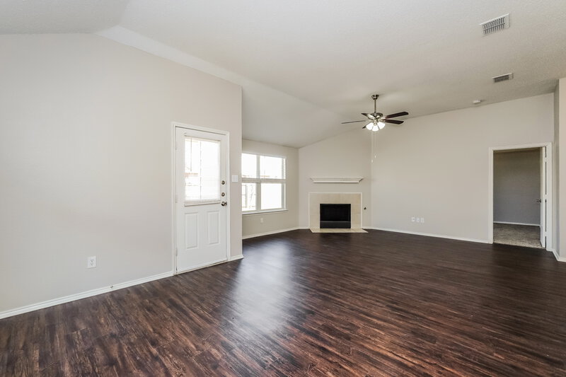 2,270/Mo, 500 Prairie Gulch Dr Fort Worth, TX 76140 Living Room View