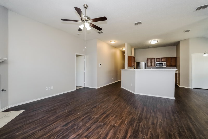 2,270/Mo, 500 Prairie Gulch Dr Fort Worth, TX 76140 Living Room View 2