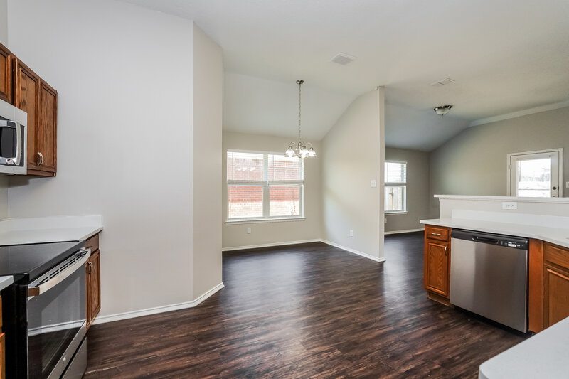 2,270/Mo, 500 Prairie Gulch Dr Fort Worth, TX 76140 Living Room View 3
