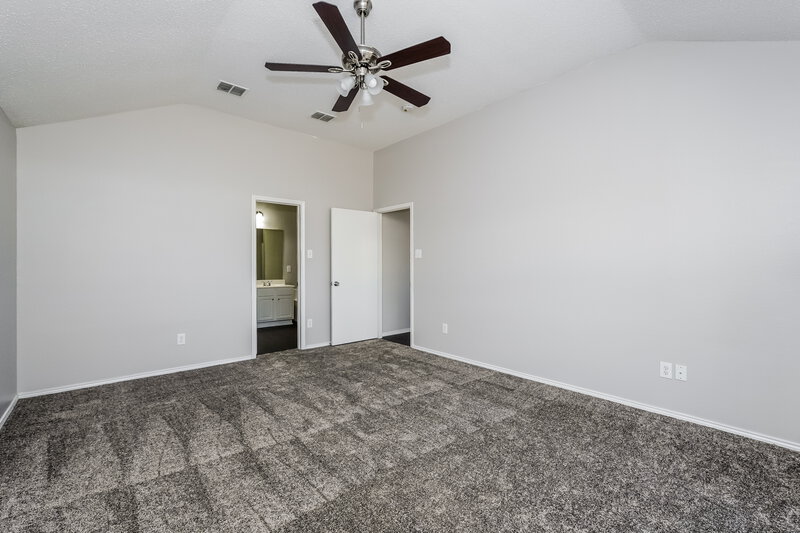 2,270/Mo, 500 Prairie Gulch Dr Fort Worth, TX 76140 Main Bedroom View 2