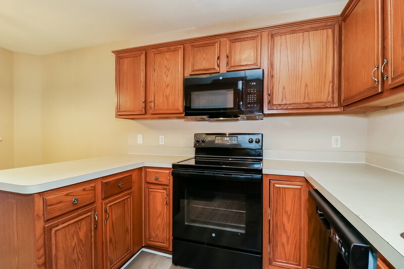 2,275/Mo, 6101 Summerfield Dr Arlington, TX 76018 Kitchen View 2