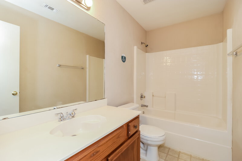 2,275/Mo, 6101 Summerfield Dr Arlington, TX 76018 Bathroom View