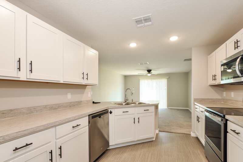 2,525/Mo, 24 Putter Dr Palm Coast, FL 32164 Kitchen View
