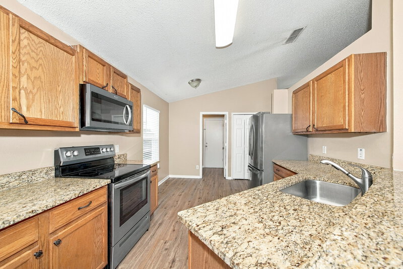 2,565/Mo, 205 Tree Branch Ln Edgewater, FL 32141 Kitchen View