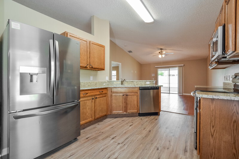 2,755/Mo, 205 Tree Branch Ln Edgewater, FL 32141 Kitchen View 2