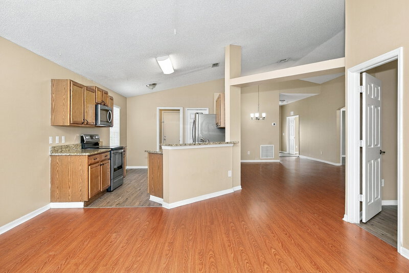 2,565/Mo, 205 Tree Branch Ln Edgewater, FL 32141 Kitchen View 2
