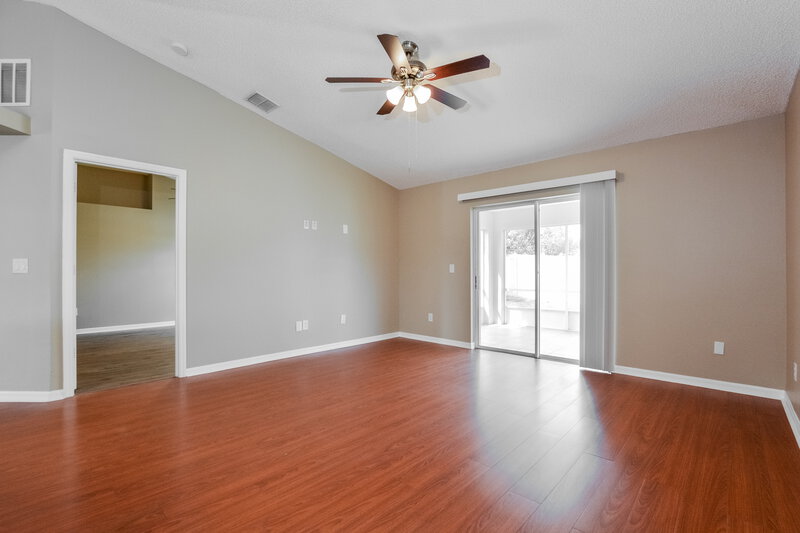 2,755/Mo, 205 Tree Branch Ln Edgewater, FL 32141 Family Room View 2