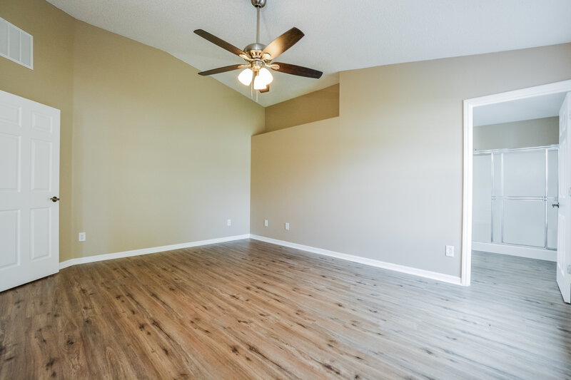 2,755/Mo, 205 Tree Branch Ln Edgewater, FL 32141 Main Bedroom View 2
