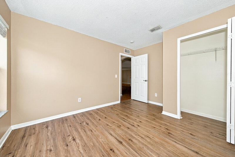 2,565/Mo, 205 Tree Branch Ln Edgewater, FL 32141 Bedroom View 2