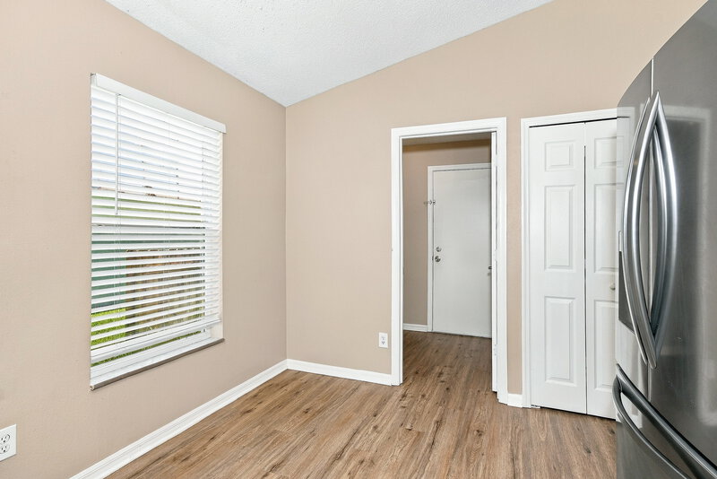 2,565/Mo, 205 Tree Branch Ln Edgewater, FL 32141 Bedroom View 3