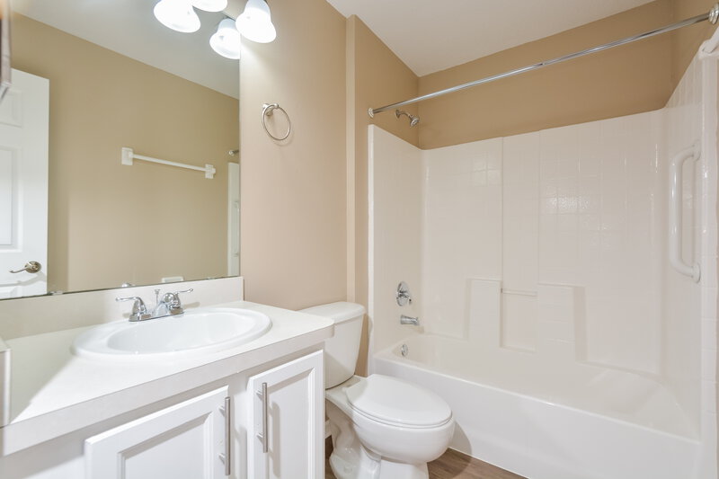 2,755/Mo, 205 Tree Branch Ln Edgewater, FL 32141 Bathroom View