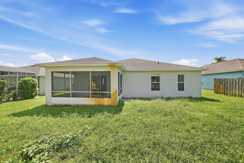 2,565/Mo, 205 Tree Branch Ln Edgewater, FL 32141 Rear View