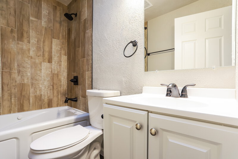 2,600/Mo, 17651 Ponderosa Ave Parker, CO 80134 Bathroom View