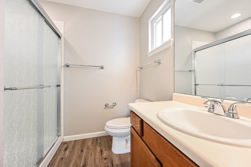 2,835/Mo, 4190 S Ireland Ct Aurora, CO 80013 Main Bathroom View