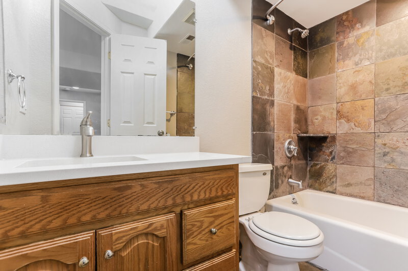 2,835/Mo, 5656 S Zante Way Aurora, CO 80015 Main Bathroom View