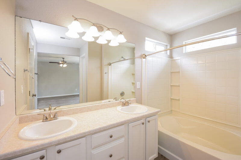 3,225/Mo, 2487 E 127th Ct Thornton, CO 80241 Main Bathroom View