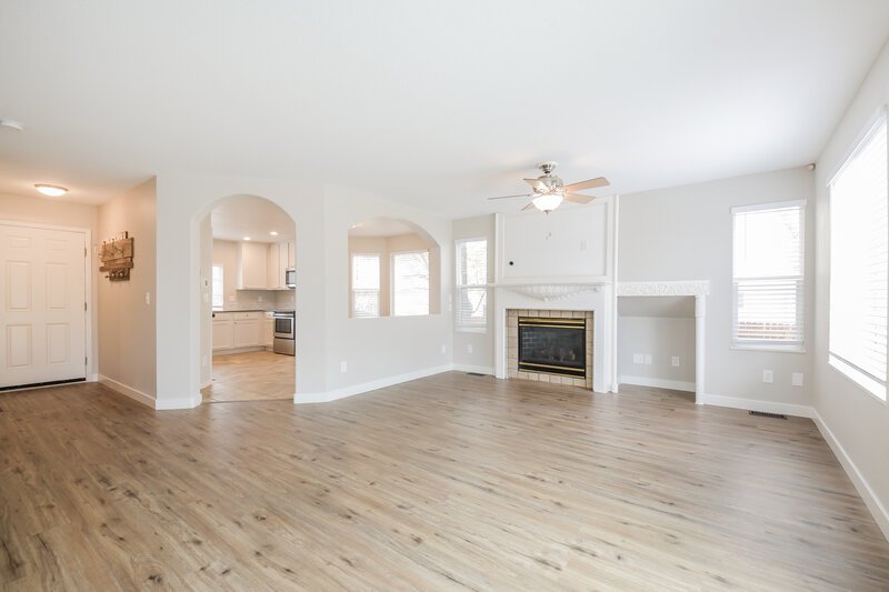 3,350/Mo, 5165 E 116th Pl Thornton, CO 80233 Living Room View 2