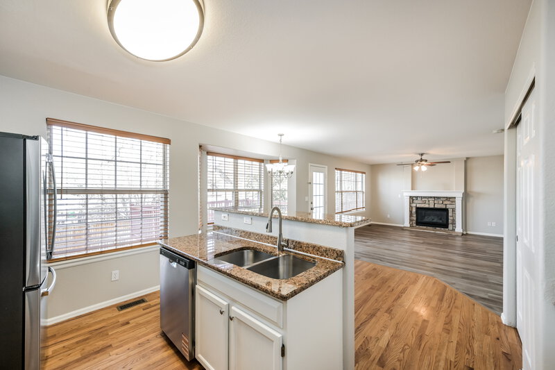 2,940/Mo, 5991 S Rock Creek Dr Castle Rock, CO 80109 Kitchen View