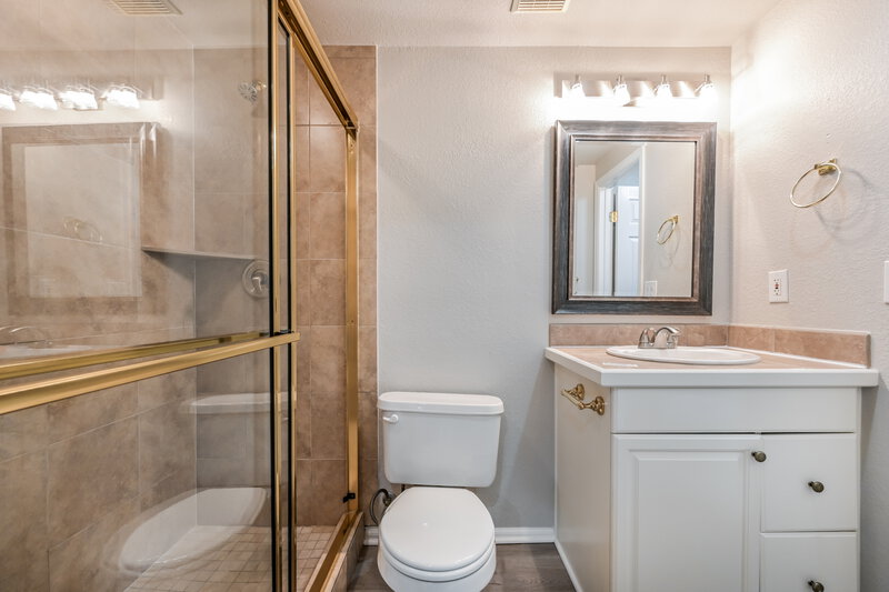 2,940/Mo, 5991 S Rock Creek Dr Castle Rock, CO 80109 Bathroom View