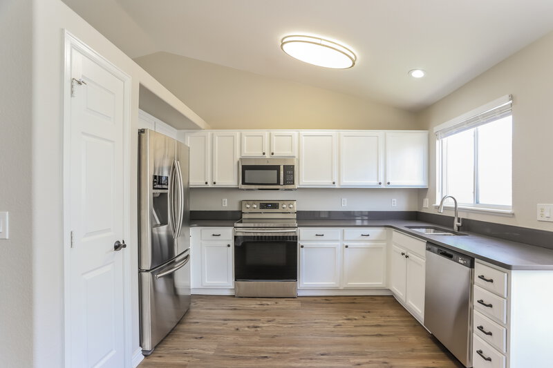 2,890/Mo, 16214 White Hawk Dr Parker, CO 80134 Kitchen View
