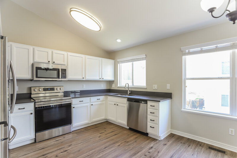 2,890/Mo, 16214 White Hawk Dr Parker, CO 80134 Kitchen View 2