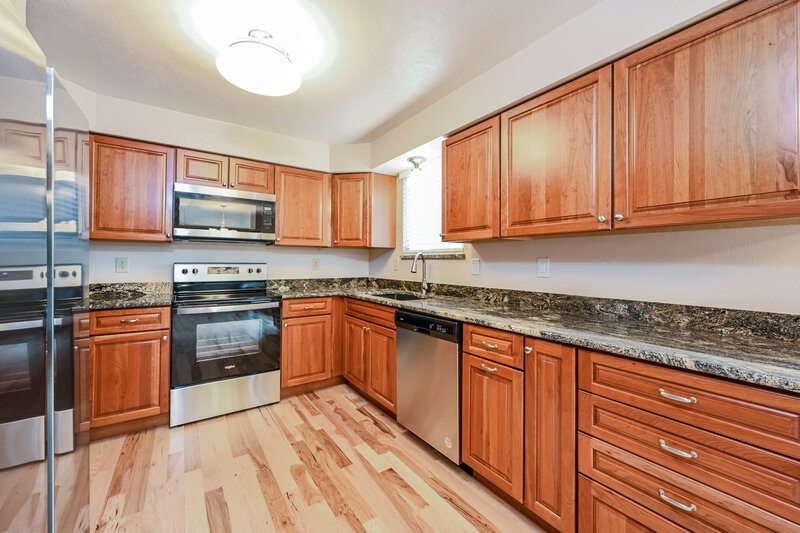 3,400/Mo, 5384 S Telluride Way Centennial, CO 80015 Kitchen View