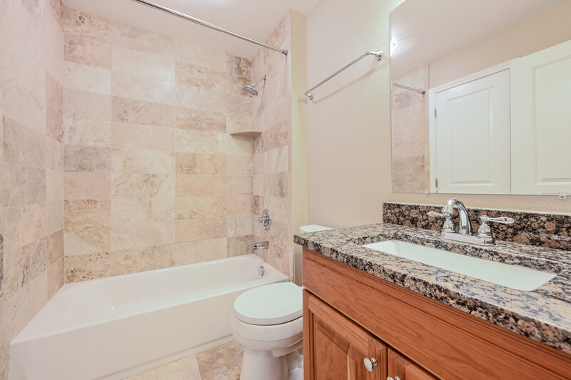 3,400/Mo, 5384 S Telluride Way Centennial, CO 80015 Main Bathroom View