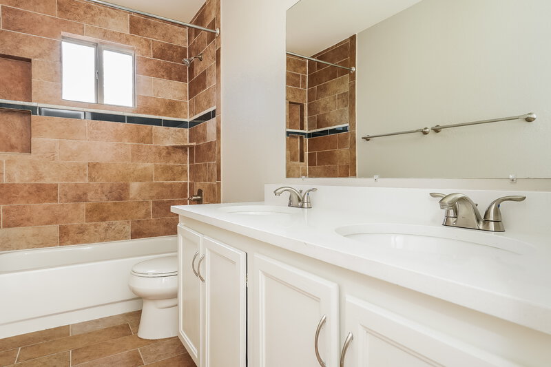 2,395/Mo, 12029 Newport Dr Brighton, CO 80602 Main Bathroom View