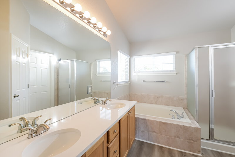 2,665/Mo, 549 S 17th Ave Brighton, CO 80601 Main Bathroom View