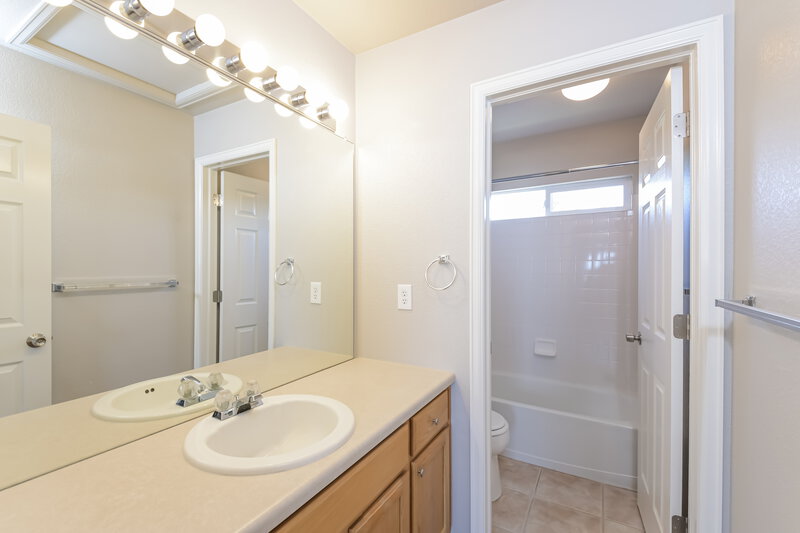 2,665/Mo, 549 S 17th Ave Brighton, CO 80601 Bathroom View