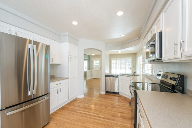 2,800/Mo, 14321 Craftsman Way Broomfield, CO 80023 Kitchen View 2