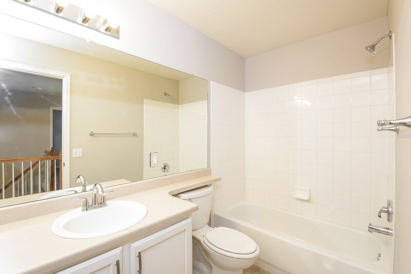 2,800/Mo, 14321 Craftsman Way Broomfield, CO 80023 Bathroom View